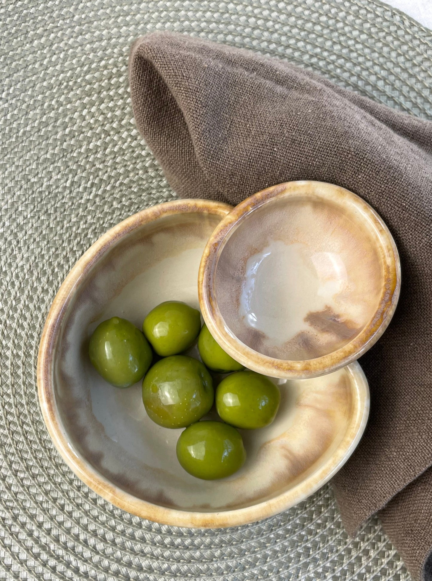 Olives Bowl, Insert Style, Nutmeg and Cream