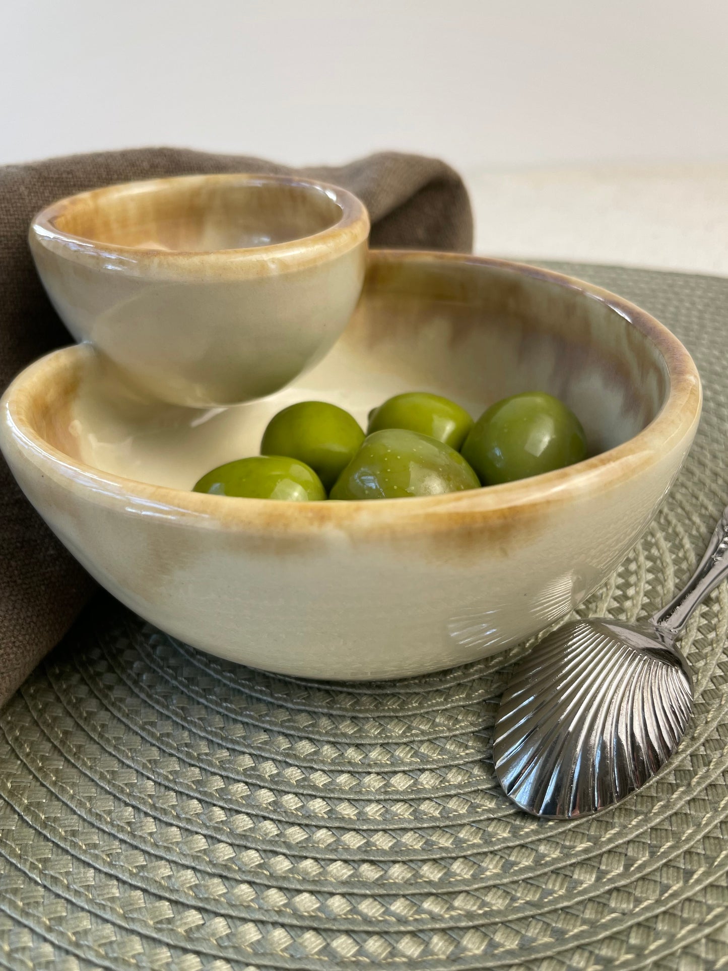 Olives Bowl, Insert Style, Nutmeg and Cream