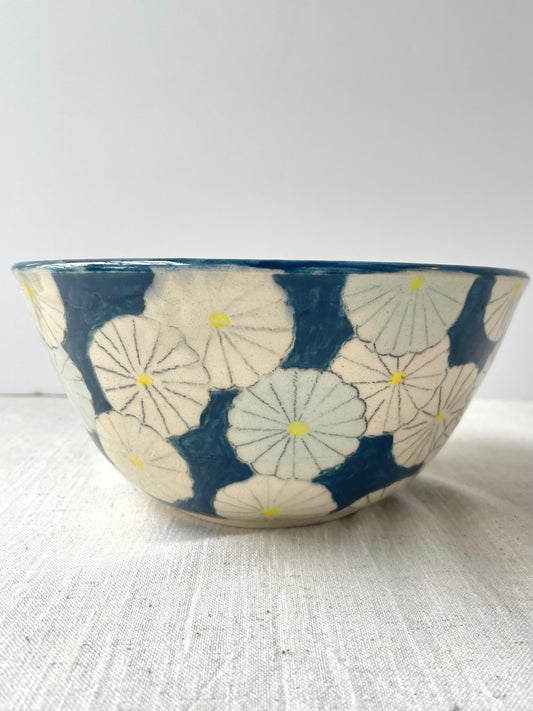 Daisy Chain Medium Bowl in Navy